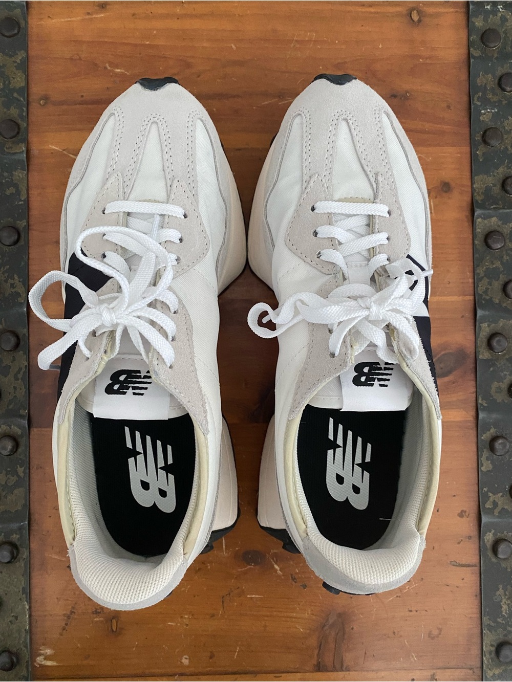 New Balance 327 White and Navy Retro Runner - Picture 2 of 4